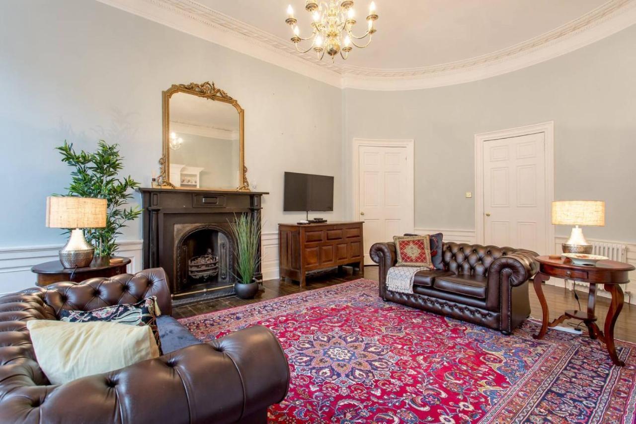 Joivy Converted Flat In Historic Building In New Town エディンバラ エクステリア 写真