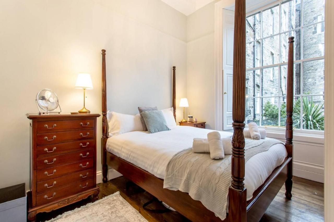 Joivy Converted Flat In Historic Building In New Town エディンバラ エクステリア 写真