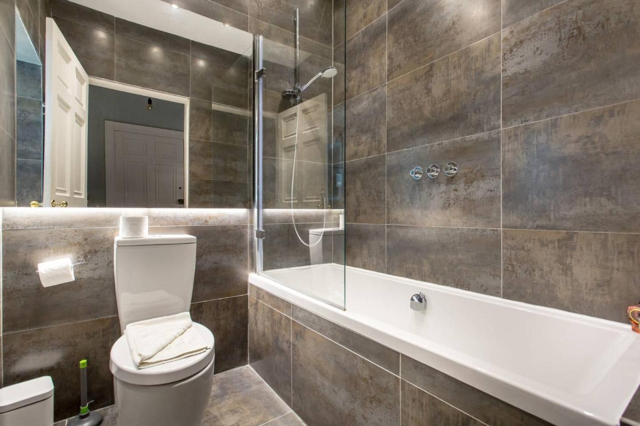 Joivy Converted Flat In Historic Building In New Town エディンバラ エクステリア 写真