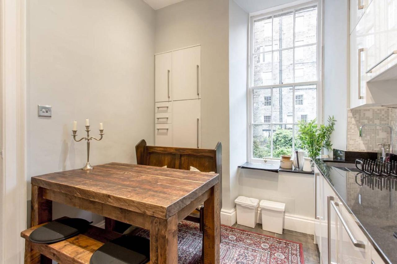 Joivy Converted Flat In Historic Building In New Town エディンバラ エクステリア 写真